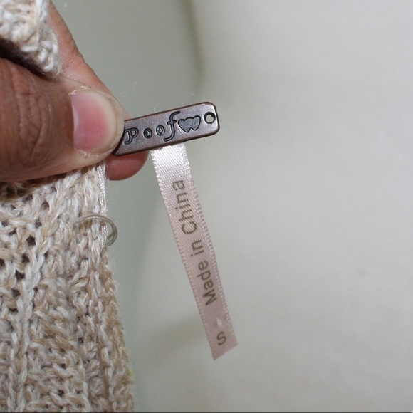 ⛄️Poof! Woman’s Oversized Tan Knitted Style Open front Cardigan - Size Small - Picture 4 of 9